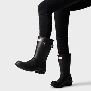 Women’s Hunter Short Black Rain Boots – Size US 7, EU 38 – $50